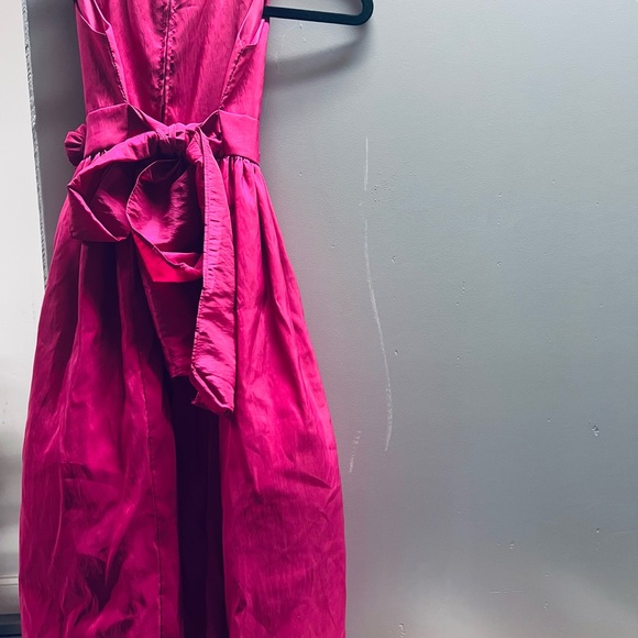 Elegant Fuscia Sleeveless Dress - Picture 3 of 6